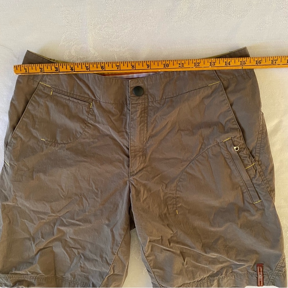 REI Woman’s Tan Cargo Shorts size 8 - Picture 6 of 8